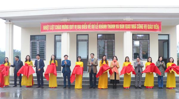 Bàn giao nhà công vụ cho giáo viên vùng khó khăn tại huyện Kỳ Anh