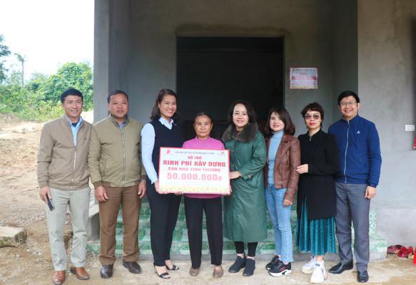 Bàn giao 2 nhà tình nghĩa trị giá 100 triệu đồng cho hộ nghèo tại Kỳ Anh