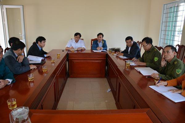 Đồng chí Bùi Quang Hoàn- Chủ tịch UBND  huyện- Trưởng Ban ATGT  huyện Kỳ Anh kiểm tra và làm việc với các xã Kỳ Phú, Kỳ Trung về triển khai phương án 135 đảm bảo An toàn giao thông.
