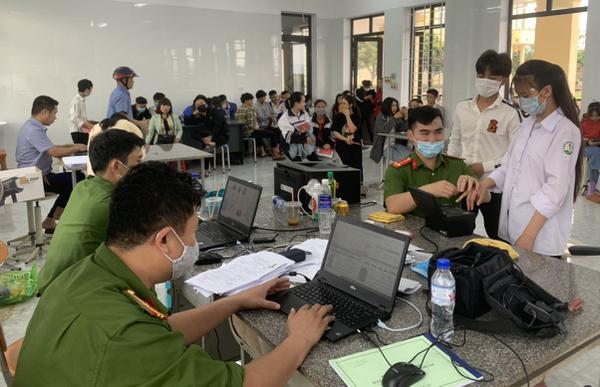 Huyện Kỳ Anh phấn đấu đến ngày 10/6 hoàn thành 87.000 thẻ căn cước công dân có gắn chíp điện tử.