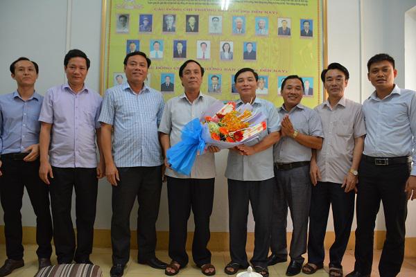 Các đồng chí lãnh đạo huyện Kỳ Anh chúc mừng  Đài Truyền  thanh- Truyền hình huyện, Ban Biên tập Cổng Thông Tin Điện tử và Bản Tin Kỳ Anh nhân kỷ niệm 92 năm ngày Báo chí cách mạng Việt Nam.