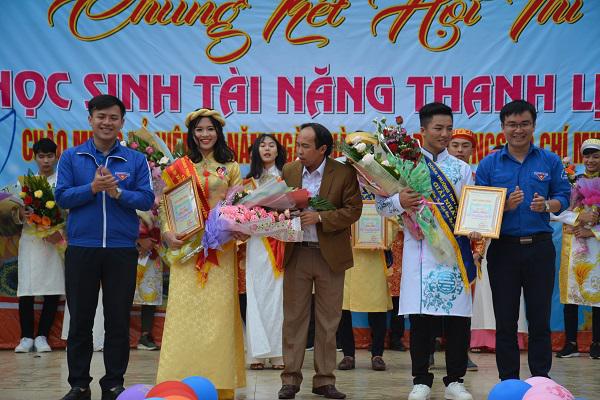 [Photo]  Đoàn trường Trung học Phổ thông Nguyễn Huệ: Chung kết hội thi  học sinh tài năng thanh lịch.