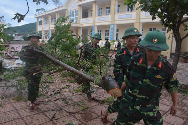 Khẩn trương khắc phục hậu quả, không để người dân nào thiếu đói.