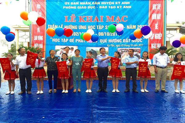 Trường Trung học Cơ sở Kỳ Tiến: Khai mạc tuần lễ hưởng ứng học tập suốt đời năm 2017.