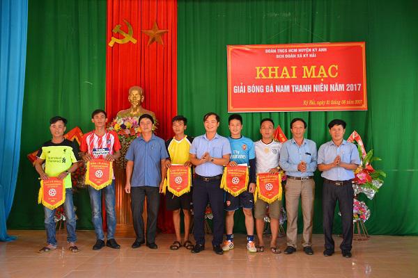 Đoàn xã Kỳ Hải:  Khai mạc giải bóng đá kỷ niệm 72 Cách mạng tháng 8 và Quốc khánh 2/9.