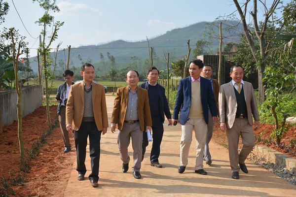 Đoàn liên ngành của tỉnh: Kiểm tra kết quả khắc phục, bổ sung các tiêu chí nông thôn mới bị sụt giảm tại xã về đích nông thôn mới từ năm 2013-2015.