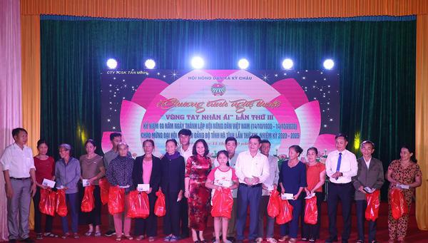 Lan tỏa yêu thương nối “vòng tay nhân ái”