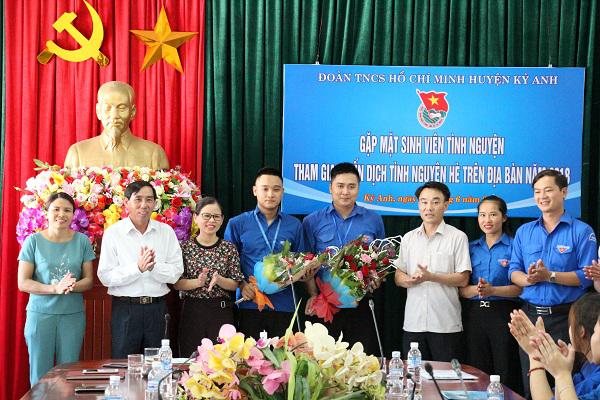 Huyện đoàn Kỳ Anh: Gặp mặt sinh viên tình nguyện tham gia chiến dịch Tình nguyện hè  trên địa bàn năm 2018.