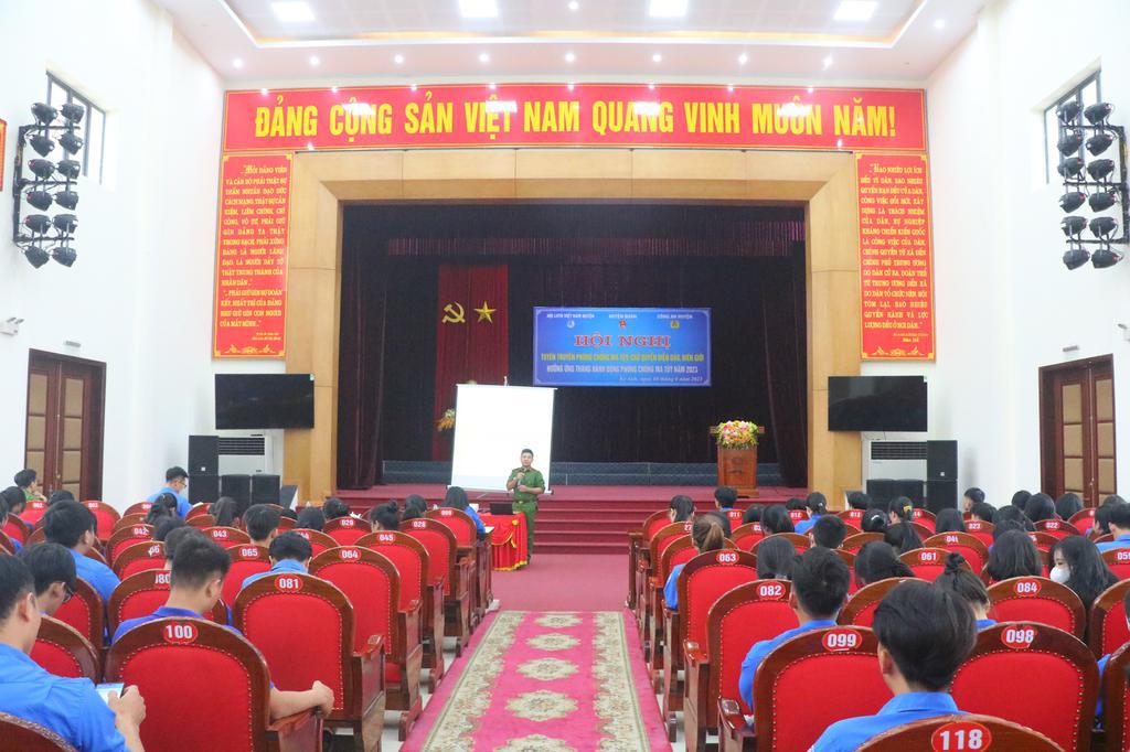 Huyện Kỳ Anh tuyên truyền phòng chống ma túy, chủ quyền biển đảo cho 300 đoàn viên thanh niên