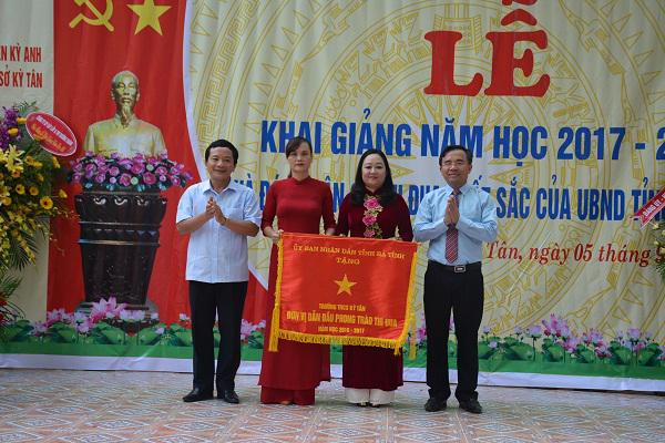 Trường Trung học cơ sở Kỳ Tân khai giảng năm học mới 2017-2018.