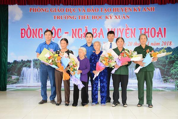 [Photo] Liên đội Trường Tiểu học Kỳ Xuân: Tổ chức chương trình “ Đồng lộc- Ngã ba huyền thoại”.