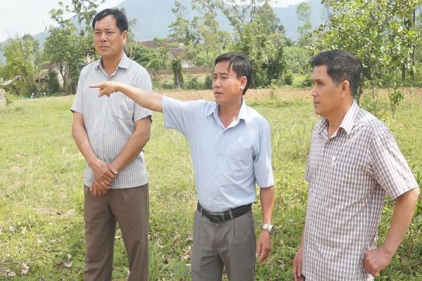 Đồng chí Nguyễn Xuân Thủy, UVBTV Huyện ủy, Phó Chủ Tịch UBND huyên Kỳ Anh: Kiểm tra và làm việc với xã Kỳ Thượng về tiến độ xây dựng Nông thôn mới.
