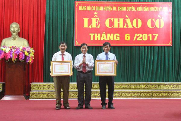 Đảng bộ Cơ quan Huyện ủy, Chính quyền, Khối dân huyện Kỳ Anh: Tổ chức lễ chào cờ tháng 6 năm 2017.