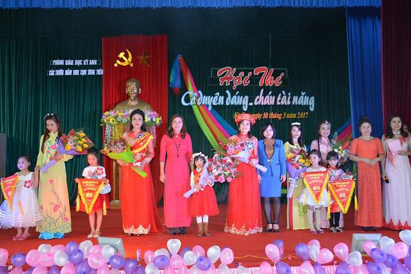 Các trường Mầm non cụm vùng trên huyện Kỳ Anh: Tổ chức hội thi “Cô duyên dáng- cháu tài năng” năm học 2016-2017.