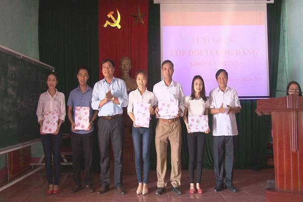 Trung tâm Bồi dưỡng Chính trị huyện Kỳ Anh: Bế giảng lớp đối tượng Đảng khóa I năm 2018.