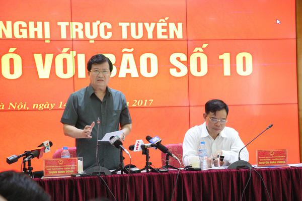 Trưa mai bão vào miền Trung, sóng biển vùng tâm bão cao hơn 10m
