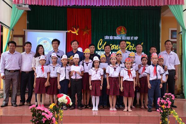 Liên đội Trường Tiểu học Kỳ Hợp: Tổ chức chương trình chúng em chung tay xây dựng Nông thôn mới.