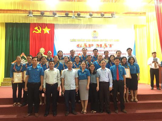 Vinh danh cán bộ công đoàn nhân dịp kỷ niệm 90 năm Ngày thành lập Công đoàn Việt Nam