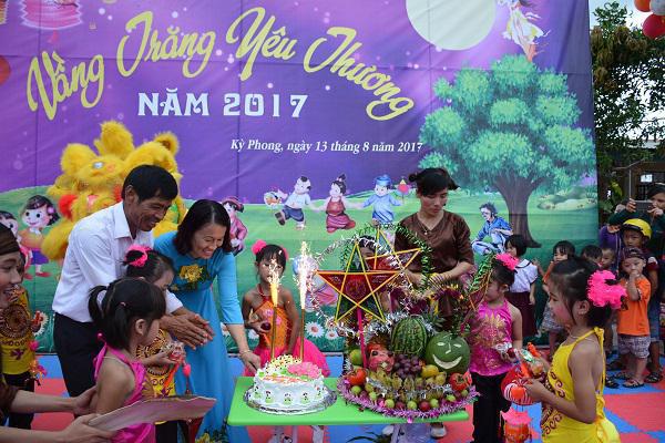 Trường Mầm non Kỳ Phong với chương trình “ Vầng trăng yêu thương”.
