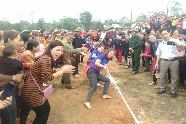 Hội Phụ nữ xã Kỳ Sơn- huyện Kỳ Anh: Tổ chức giải thi đấu kéo co chào mừng ngày Quốc tế Phụ nữ 8/3