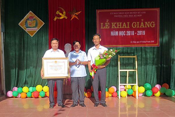 Trường Tiểu học Kỳ Hợp đón chuẩn trường Quốc gia mức độ 1