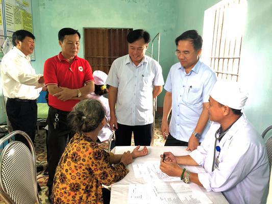 Người dân Kỳ Hợp được khám, cấp thuốc miễn phí