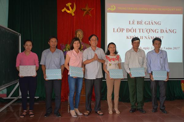 Trung tâm Bồi dưỡng Chính trị huyện Kỳ Anh: Bế giảng lớp đối tượng Đảng khóa II -Năm 2017.