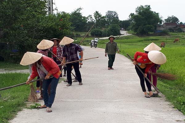 Xã Kỳ Tây: Ra quân làm vệ sinh môi trường xây dựng Nông thôn mới