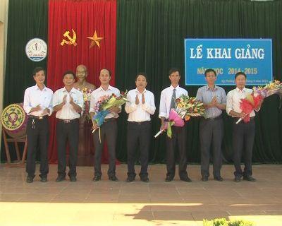 Đ/c Nguyễn Văn Bổng- Chủ tịch UBND huyện dự lễ khai giảng năm học mới tại trường THCS Kỳ Phương
