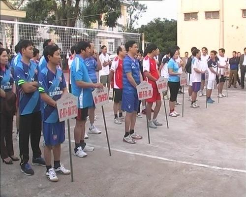 Khai mạc giải bóng chuyền Đảng bộ khối cơ quan Ủy ban nhân dân huyện kỷ niệm ngày thành lập Đảng Cộng Sản Việt Nam.